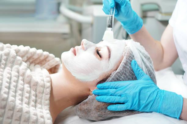 Descubra os benefícios surpreendentes do peeling químico corporal e transforme sua pele de forma natural